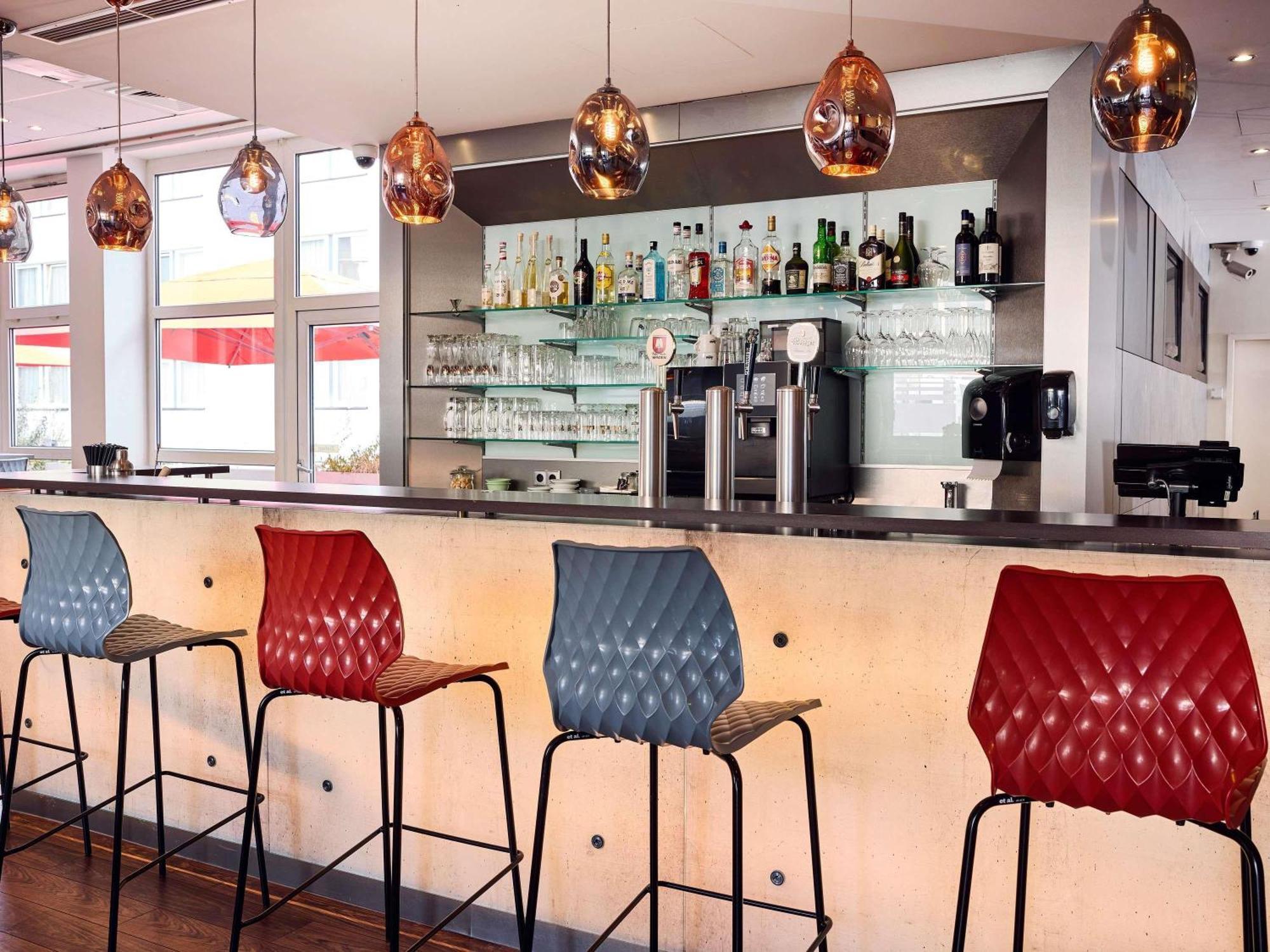 Ibis Hotel Duesseldorf Hauptbahnhof — Fotos 1